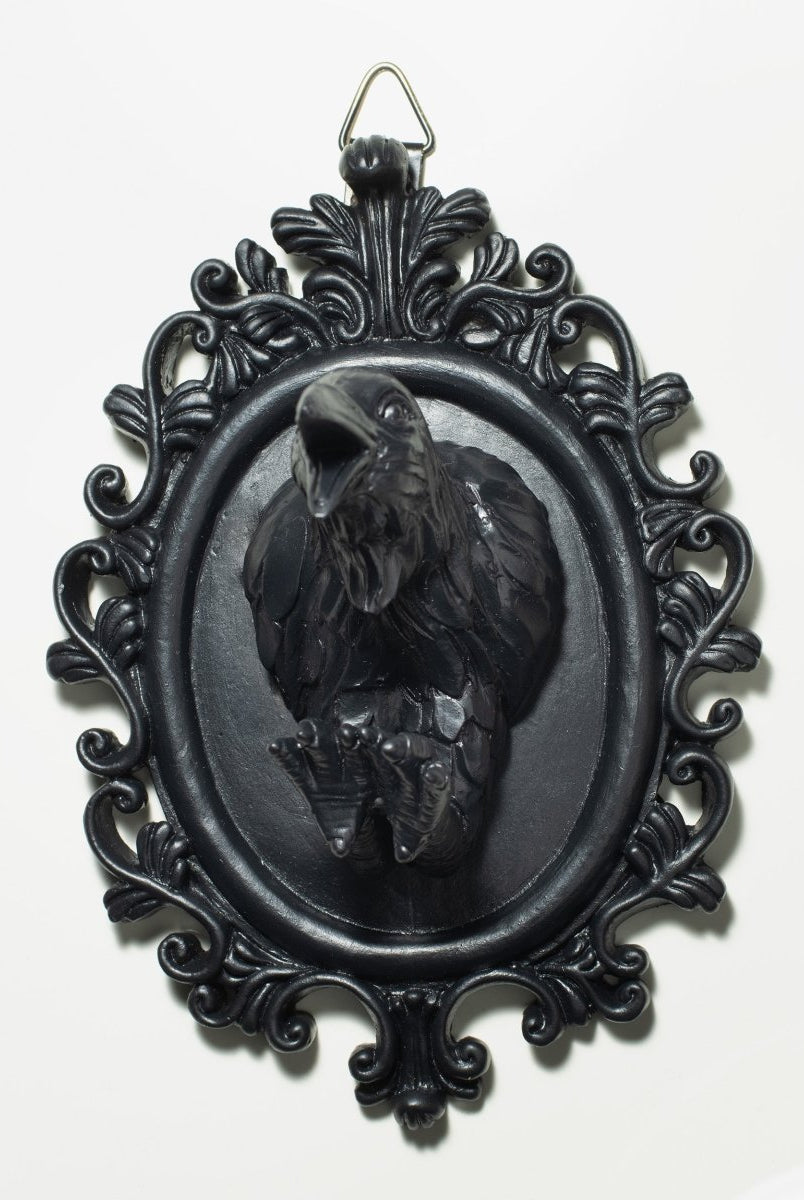 Crowl on the wall - The Cursed Closet