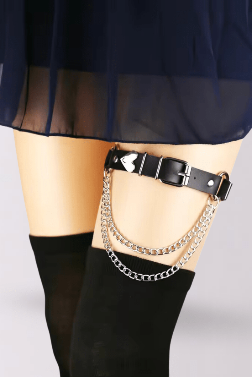 Raven’s Edge Garter - The Cursed Closet