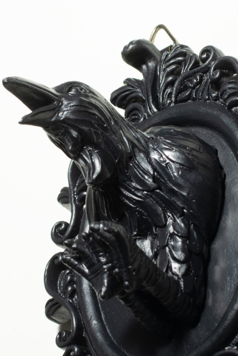 Crowl on the wall - The Cursed Closet