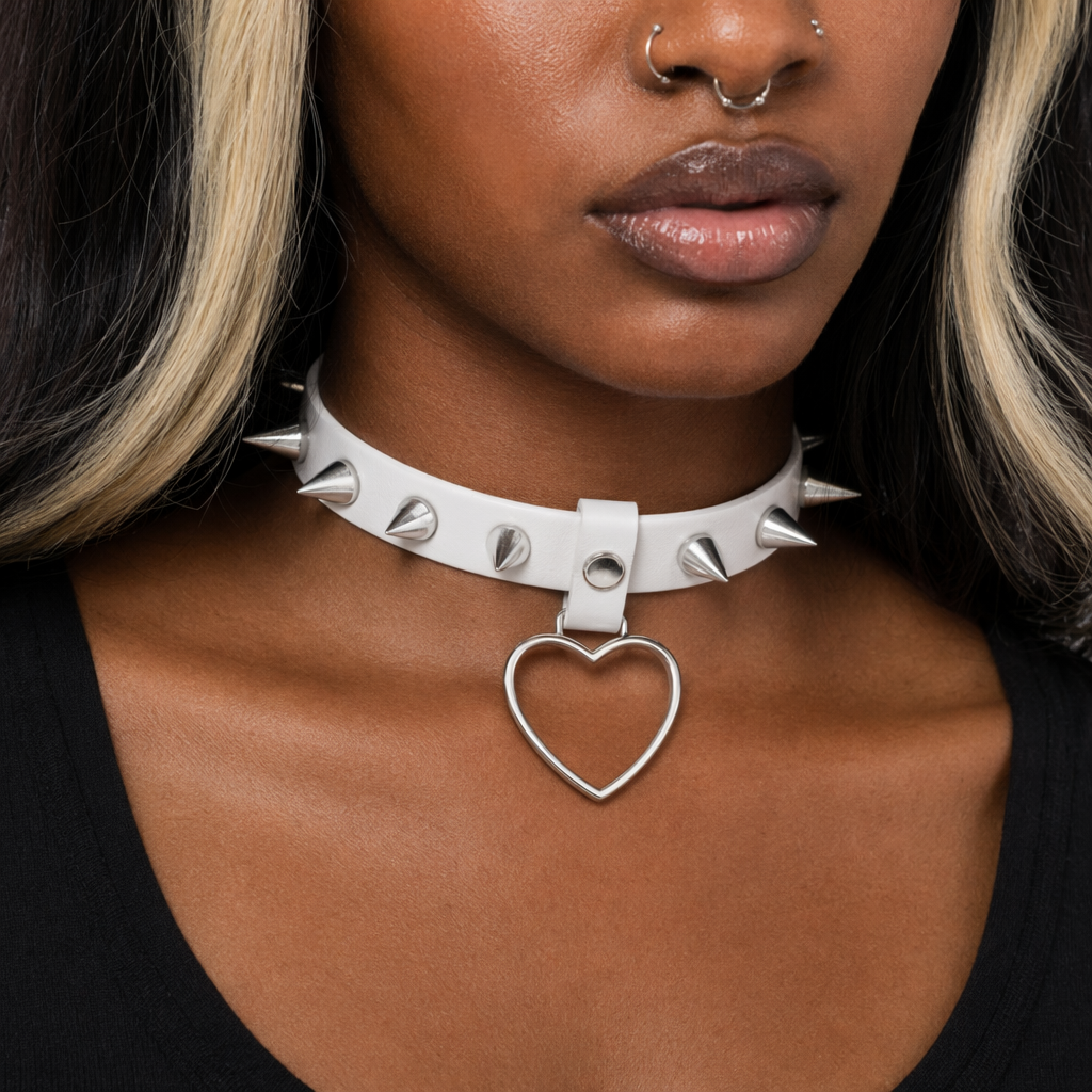Furious Heart Choker in Black white