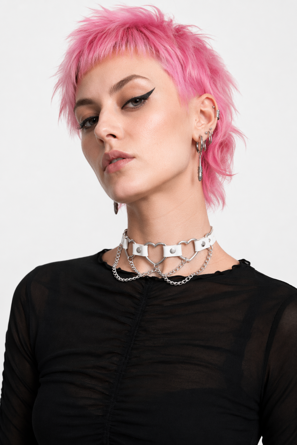 Faux Leather Heart Chain Choker' white