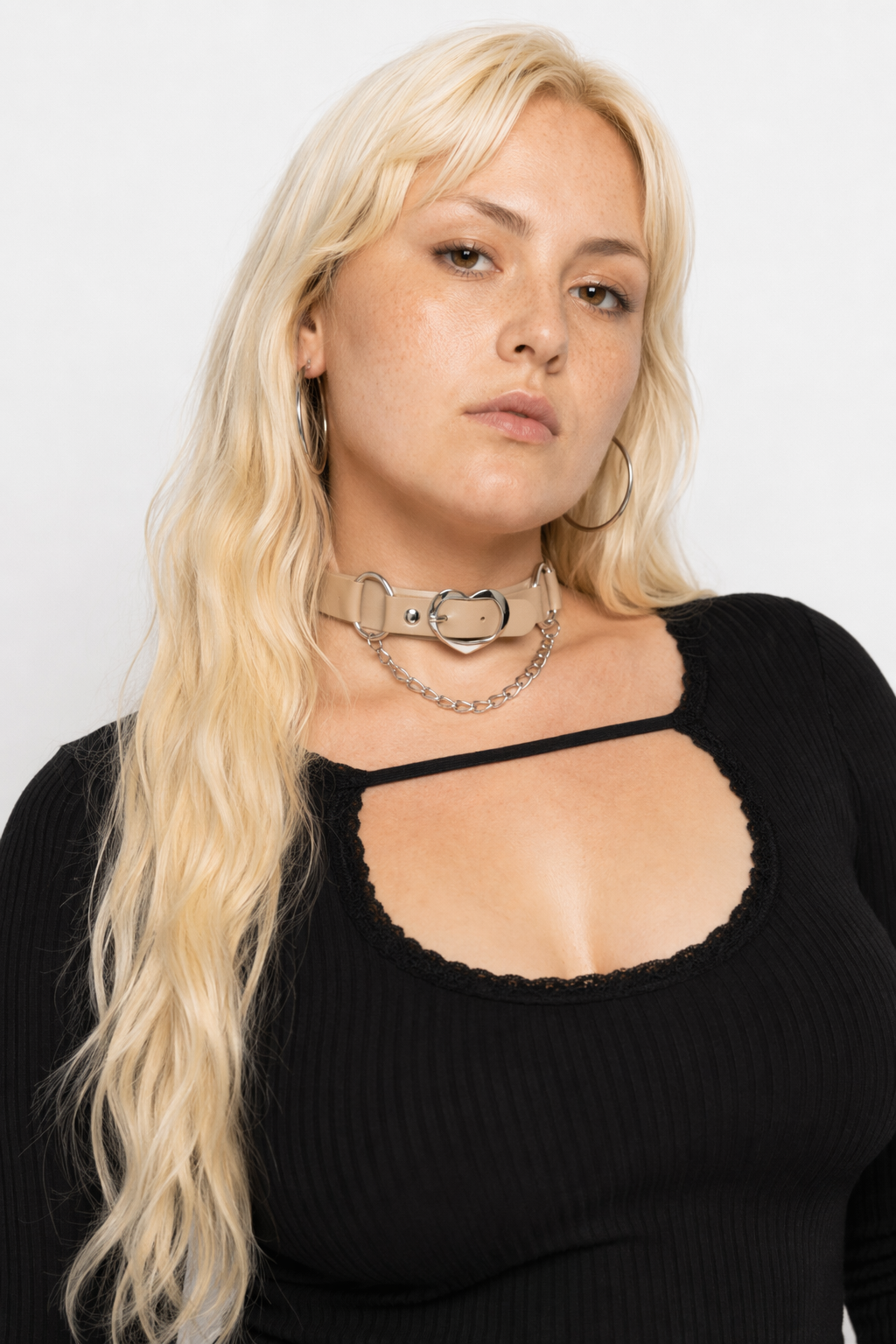 Heart Buckle Choker beige