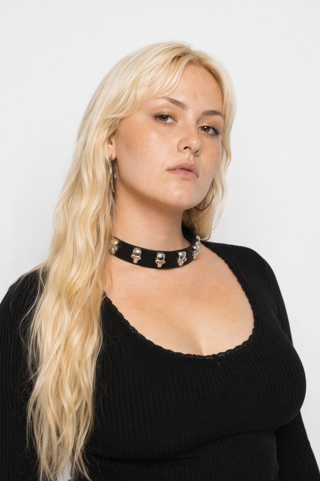 Black Stud Choker: Ultimate Design' Black