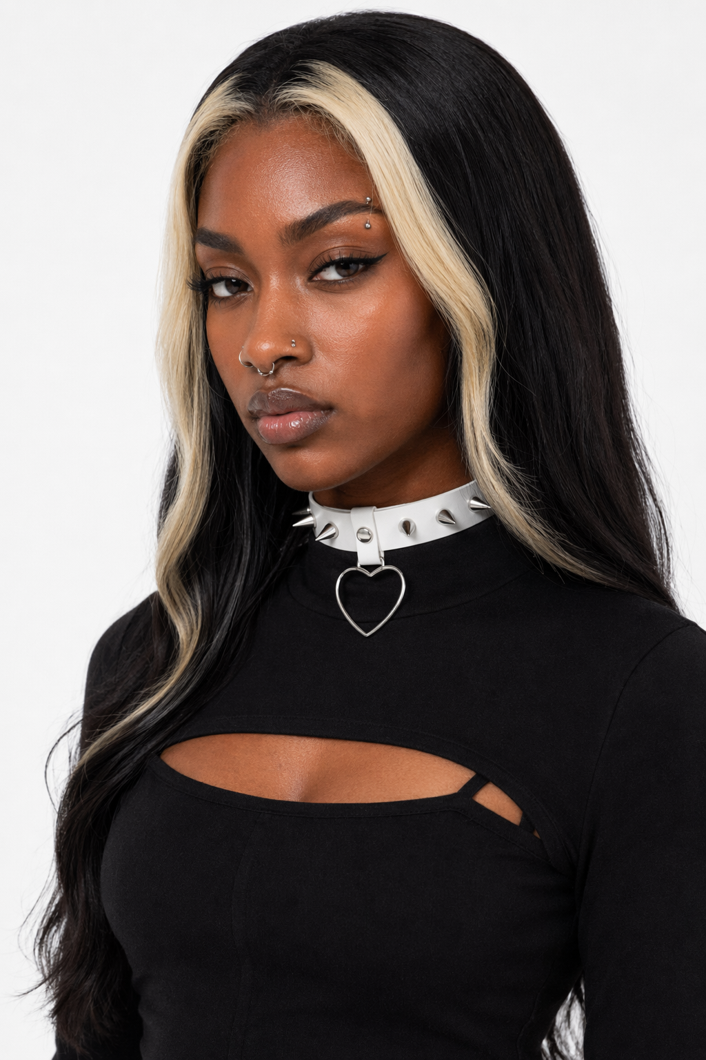 Furious Heart Choker in Black white