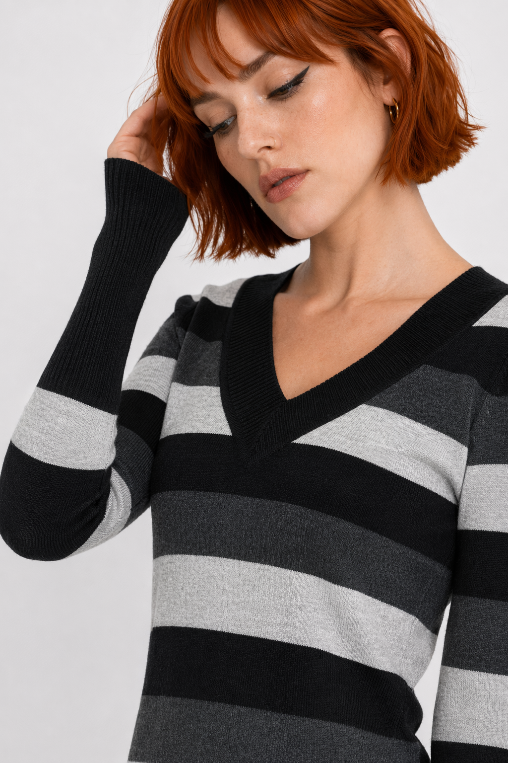 Monochrome V-Neck Striped Sweater Stripe