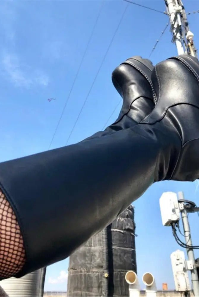 Black Goth Platform Boots'