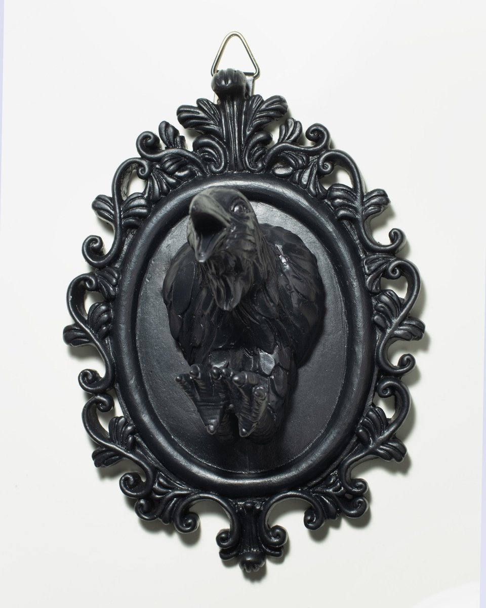 Crowl on the wall - The Cursed Closet