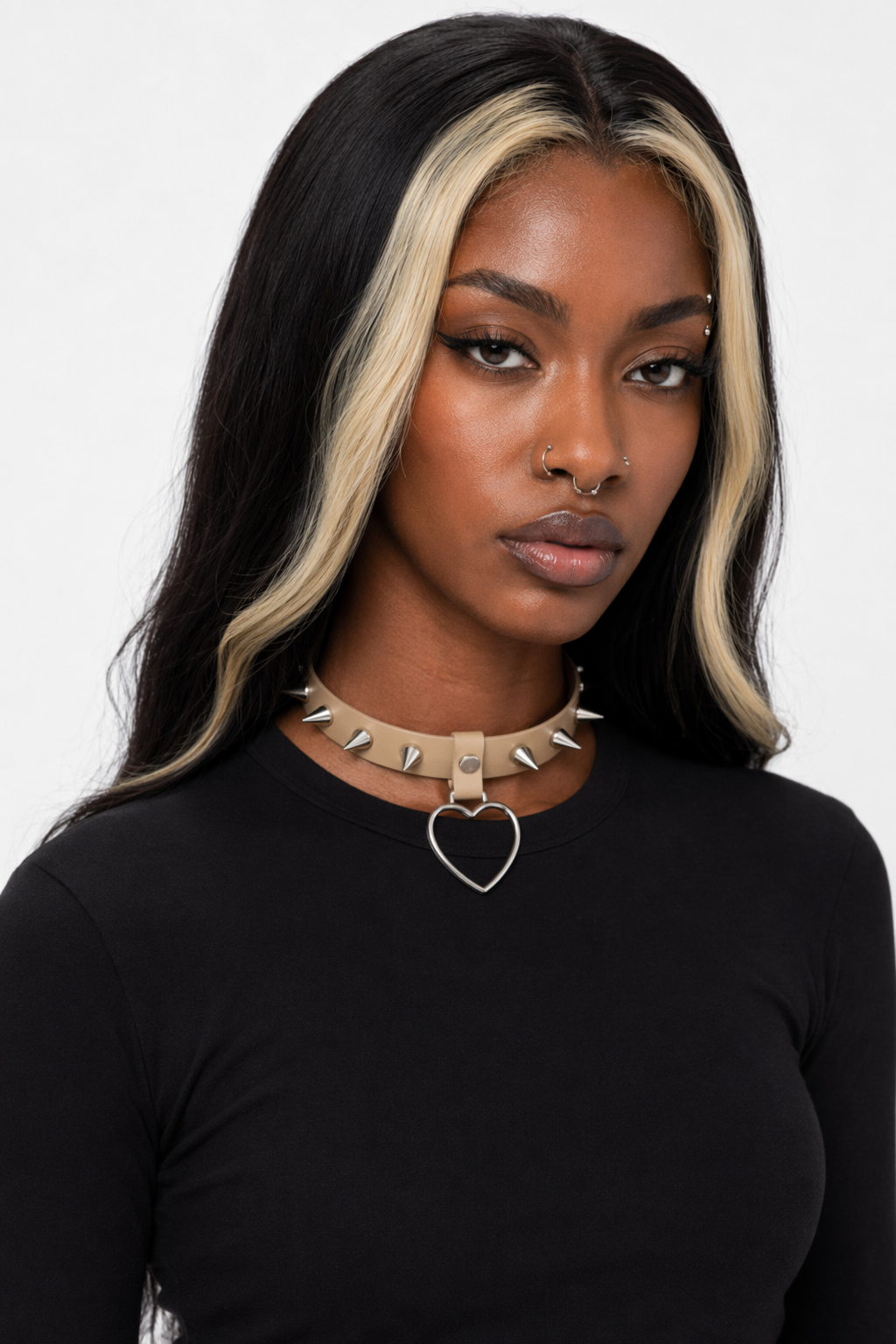 Furious Heart Choker in Black begie