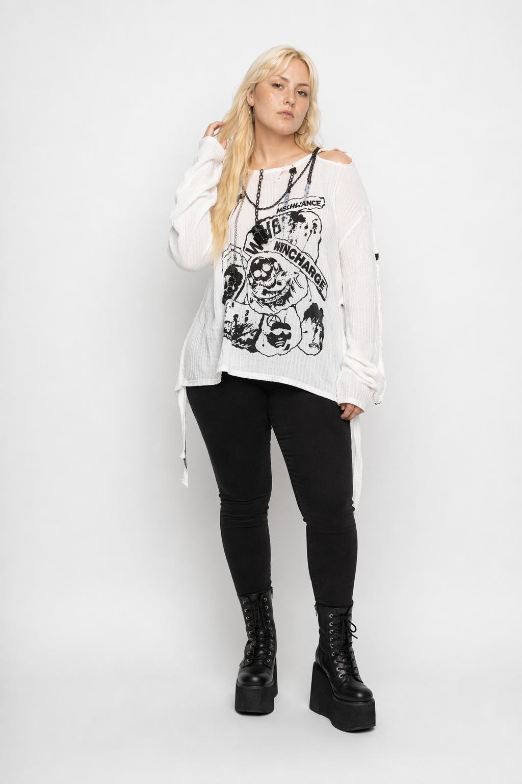 Skull shoulder sweater White