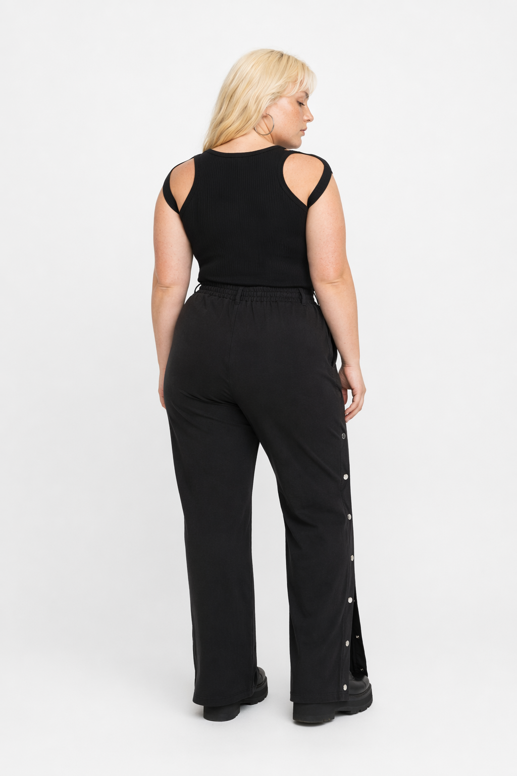 Sleek Sleeveless Knit Tank Top Black