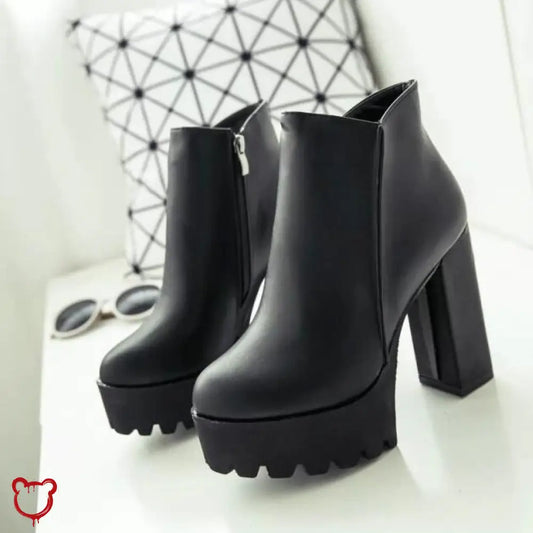 Gothic Black Boots / 4 Footwear