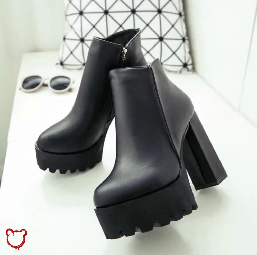 Gothic Black Boots / 6 Footwear