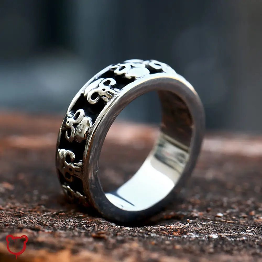 Skull Gothic Ring - The Cursed Closet